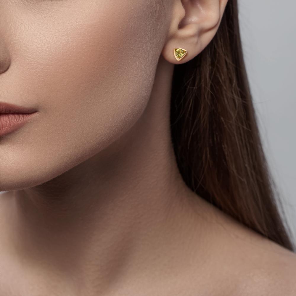 Pendientes Oro amarillo de 585/14 kt. Peridoto 0.24 ct, 2 piedras Ø4.5 mm